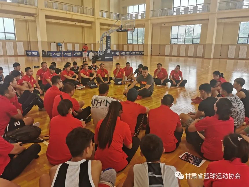 适合不同年龄段篮球爱好者的体能训练方案_2